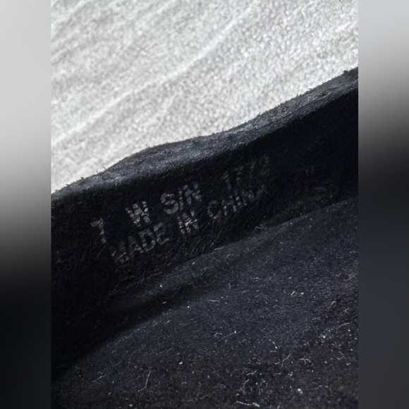 UGG Strappy Black Velvet Suede Wedge Heels Womens Size 7 - Picture 10 of 11